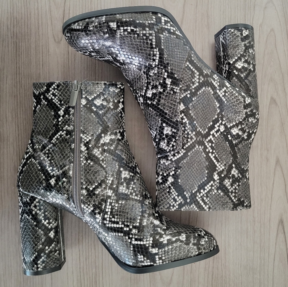 Forever 21 Snakeskin Ankle Boots Size 10